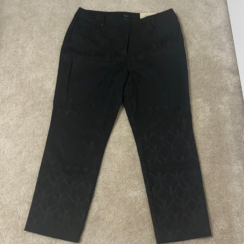 Ankle length pants with design